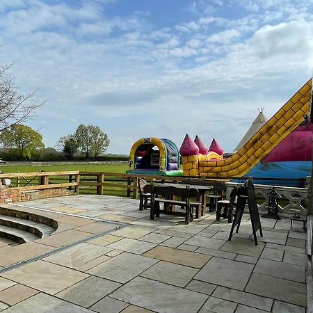 Burtree Country House, Tipi'S, Treehouse & Lodge & House Rooms With Hot Tubs In A Private Garden 瑟斯克 外观 照片