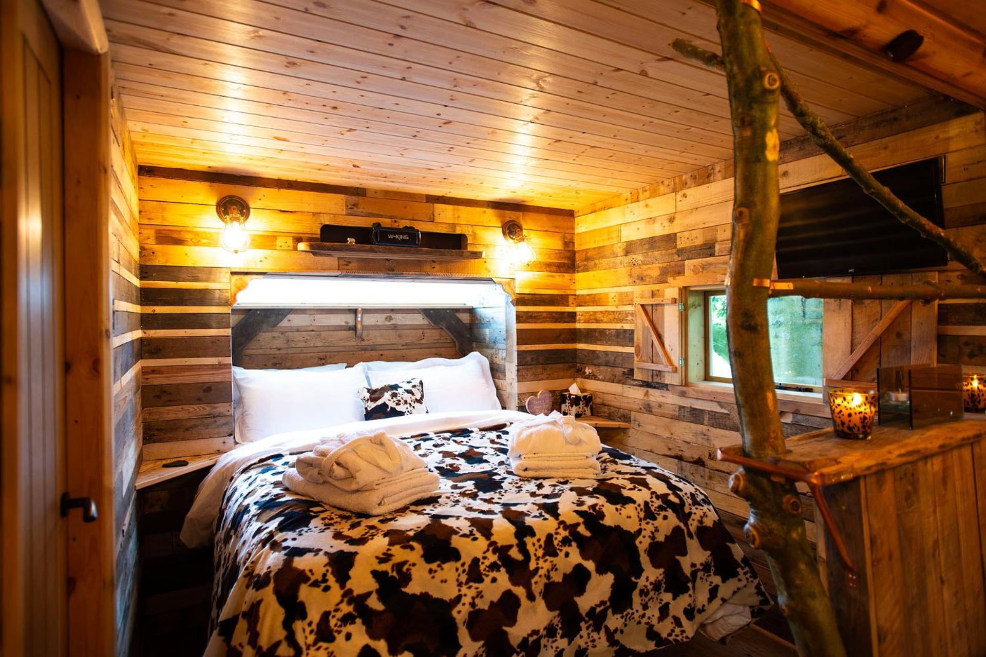 Burtree Country House, Tipi'S, Treehouse & Lodge & House Rooms With Hot Tubs In A Private Garden 瑟斯克 外观 照片