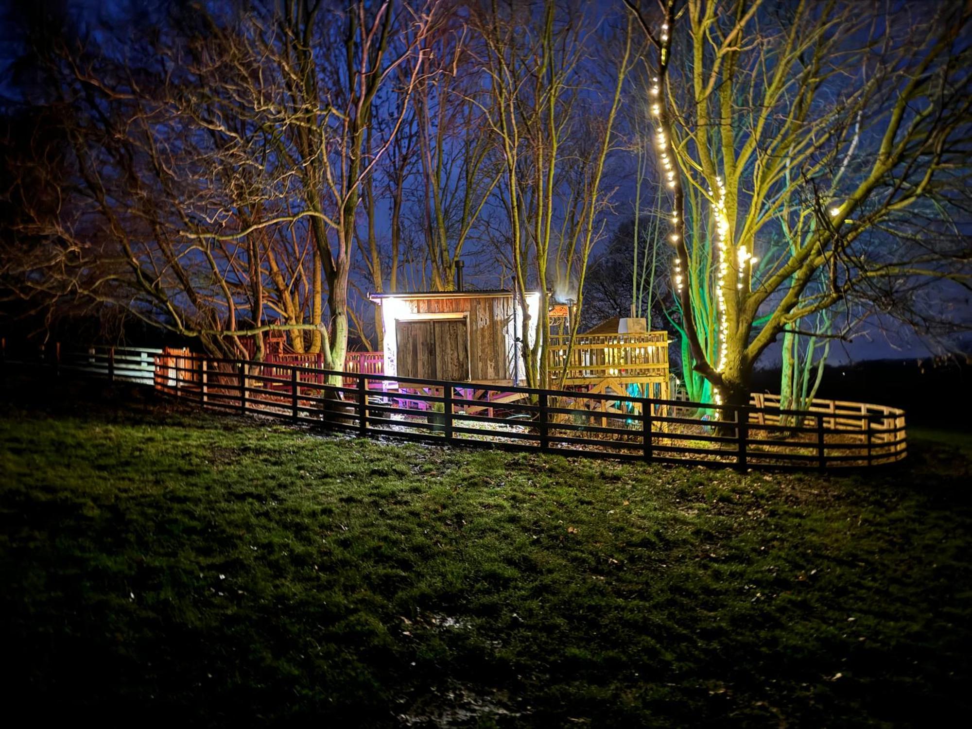 Burtree Country House, Tipi'S, Treehouse & Lodge & House Rooms With Hot Tubs In A Private Garden 瑟斯克 外观 照片