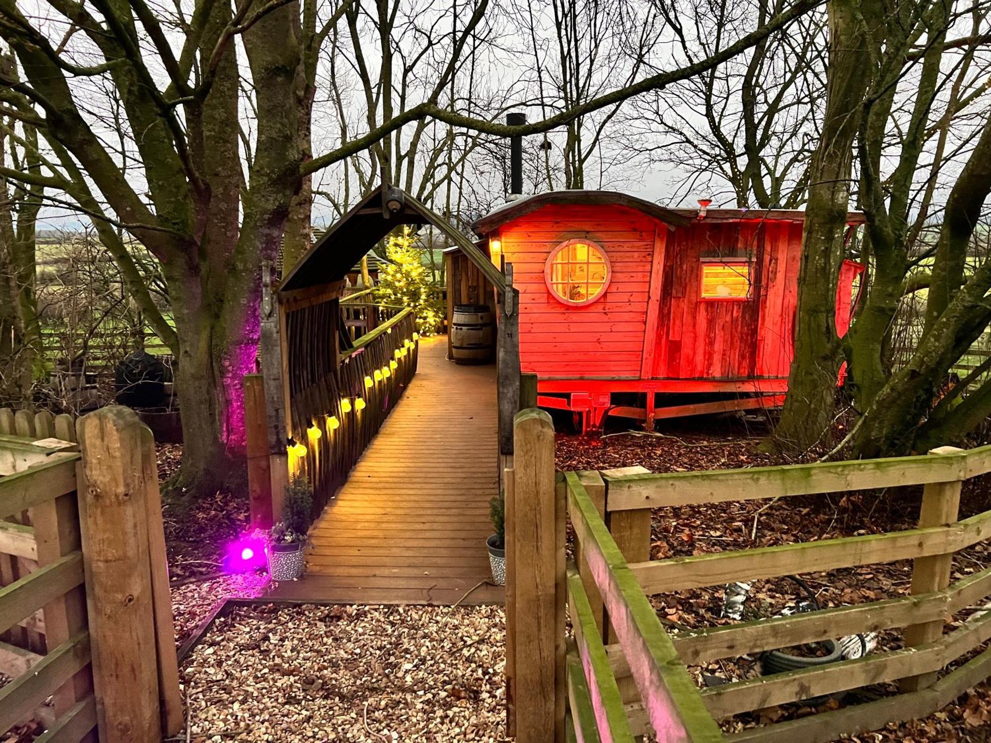 Burtree Country House, Tipi'S, Treehouse & Lodge & House Rooms With Hot Tubs In A Private Garden 瑟斯克 外观 照片