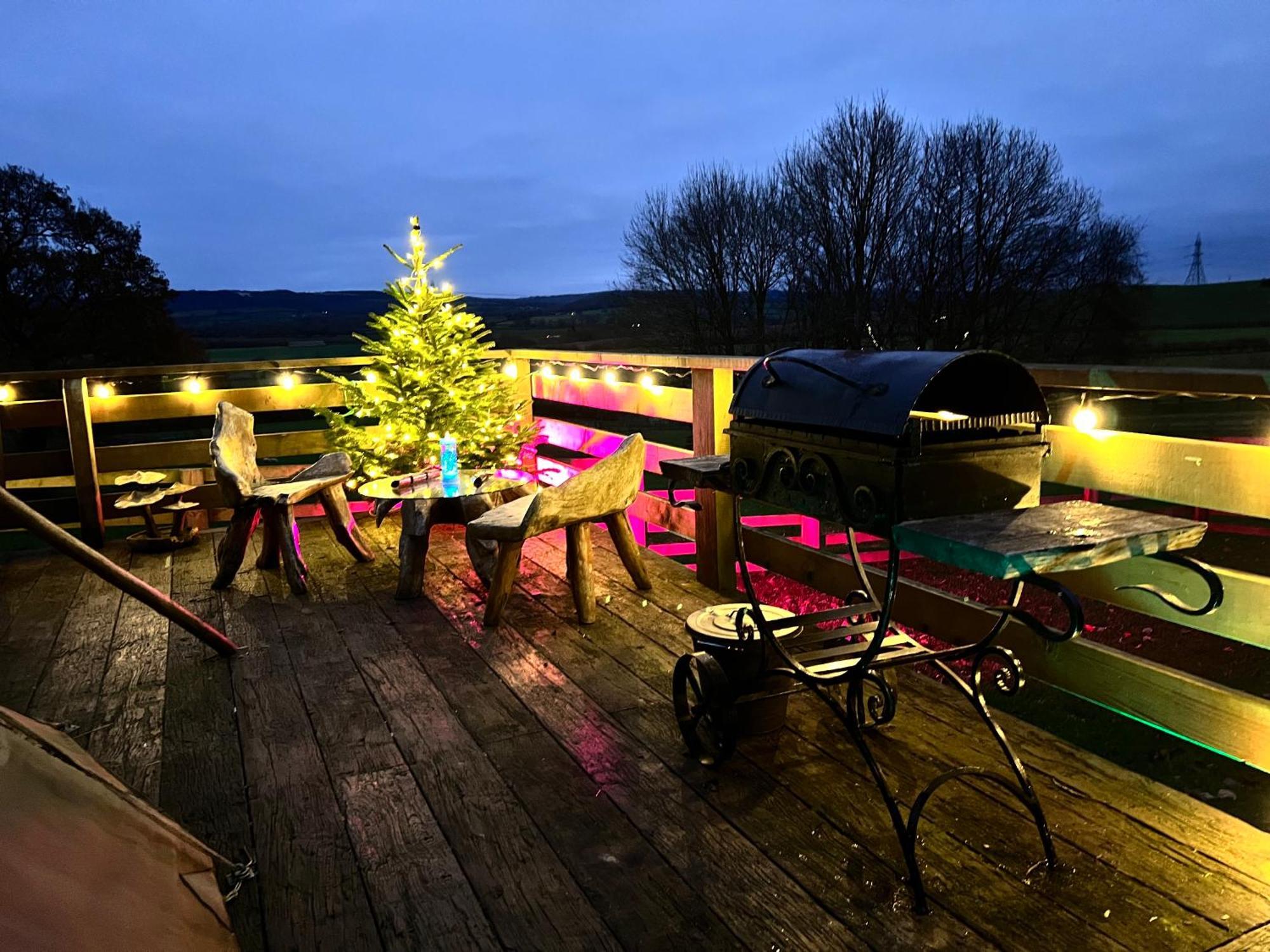 Burtree Country House, Tipi'S, Treehouse & Lodge & House Rooms With Hot Tubs In A Private Garden 瑟斯克 外观 照片
