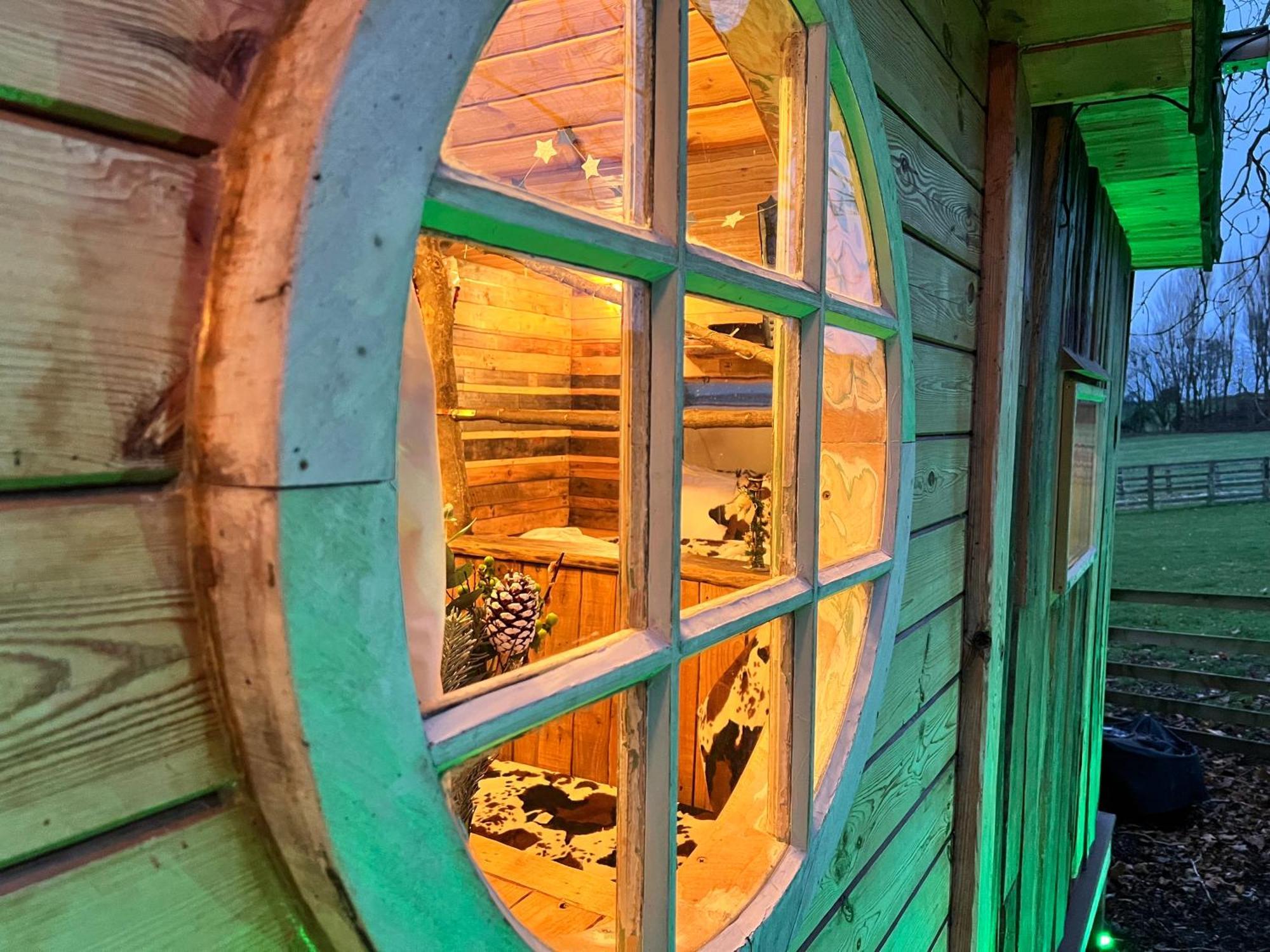 Burtree Country House, Tipi'S, Treehouse & Lodge & House Rooms With Hot Tubs In A Private Garden 瑟斯克 外观 照片