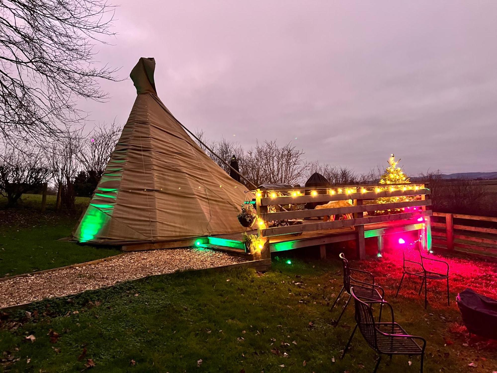 Burtree Country House, Tipi'S, Treehouse & Lodge & House Rooms With Hot Tubs In A Private Garden 瑟斯克 外观 照片