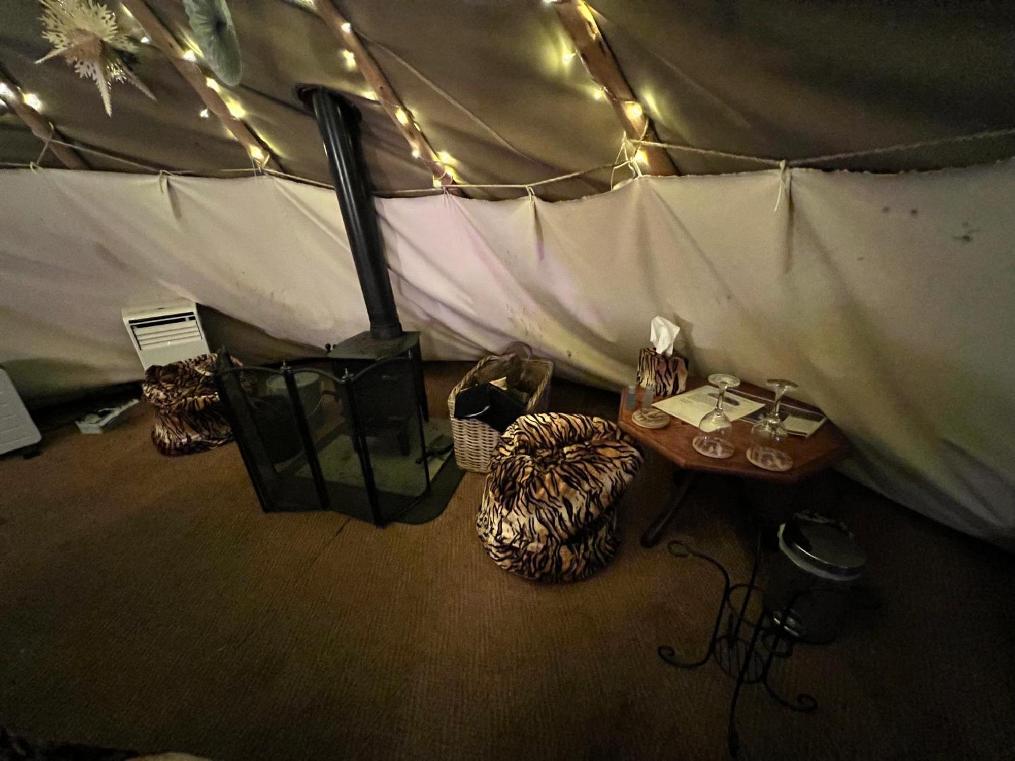 Burtree Country House, Tipi'S, Treehouse & Lodge & House Rooms With Hot Tubs In A Private Garden 瑟斯克 外观 照片