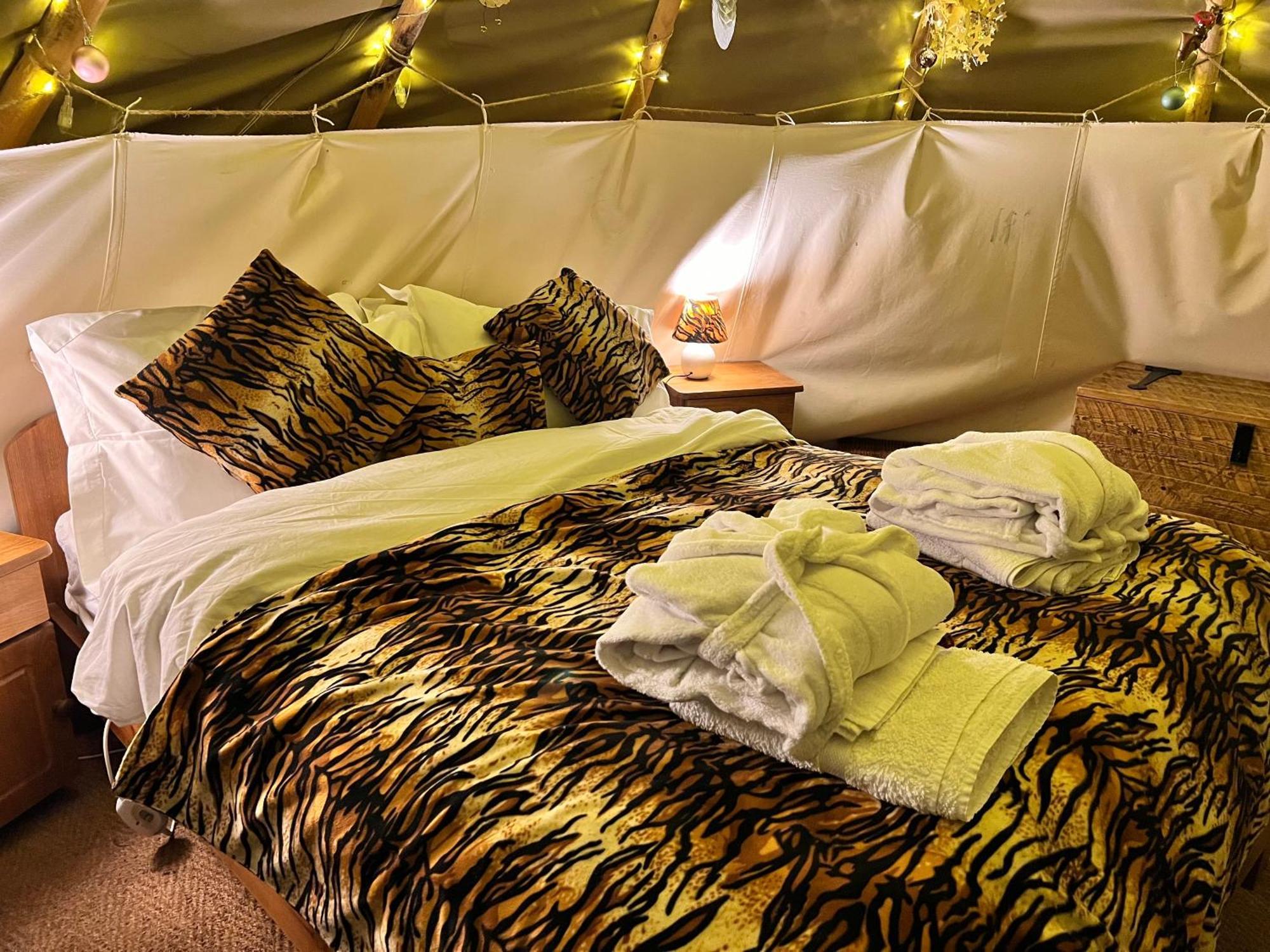 Burtree Country House, Tipi'S, Treehouse & Lodge & House Rooms With Hot Tubs In A Private Garden 瑟斯克 外观 照片