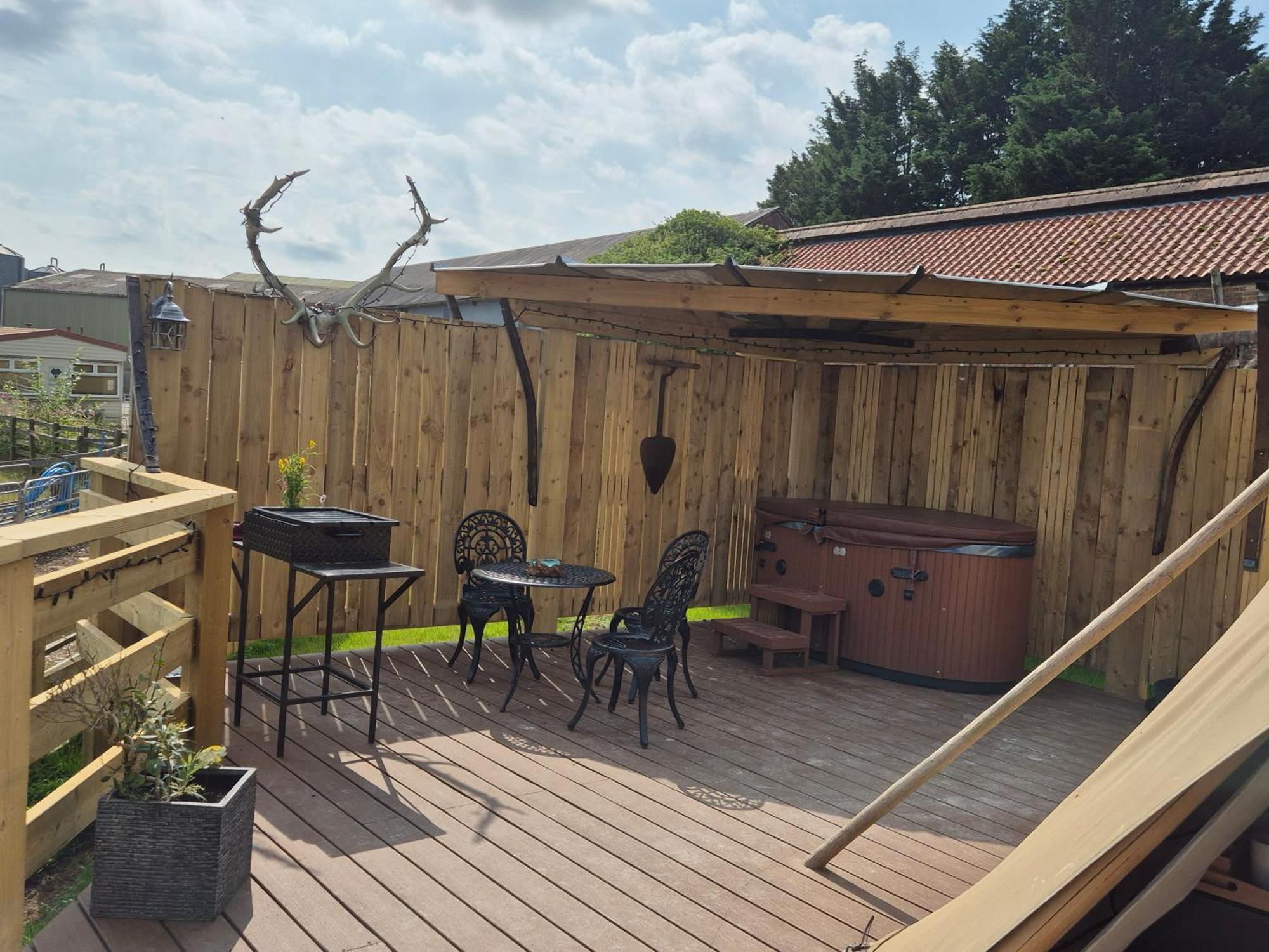 Burtree Country House, Tipi'S, Treehouse & Lodge & House Rooms With Hot Tubs In A Private Garden 瑟斯克 外观 照片