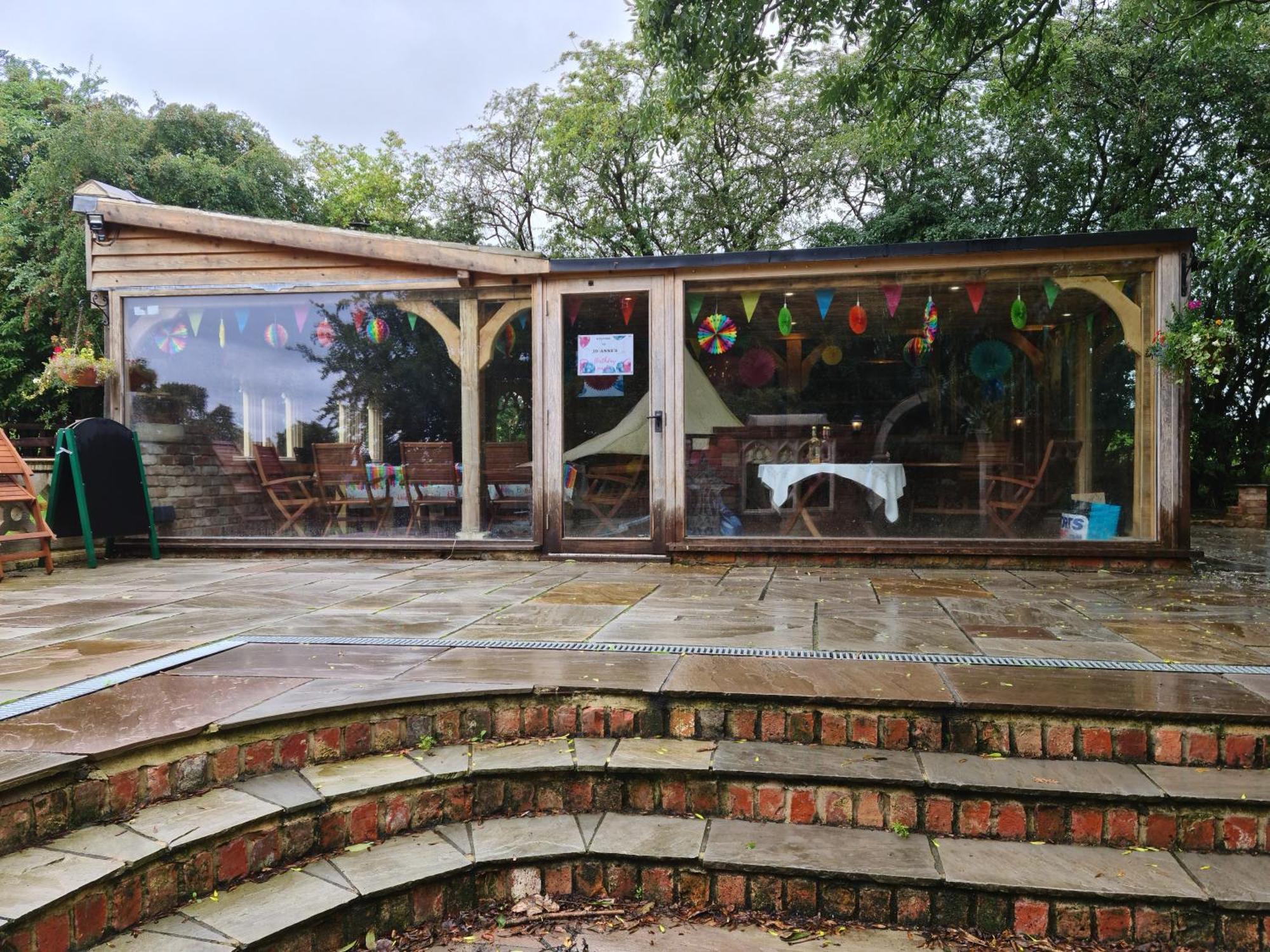 Burtree Country House, Tipi'S, Treehouse & Lodge & House Rooms With Hot Tubs In A Private Garden 瑟斯克 外观 照片