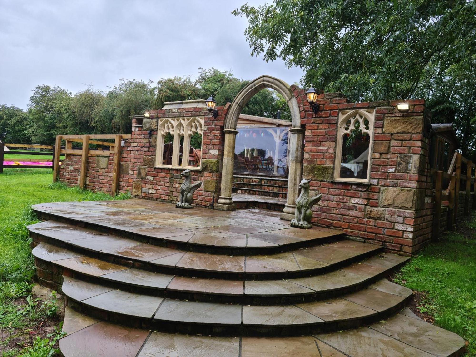 Burtree Country House, Tipi'S, Treehouse & Lodge & House Rooms With Hot Tubs In A Private Garden 瑟斯克 外观 照片